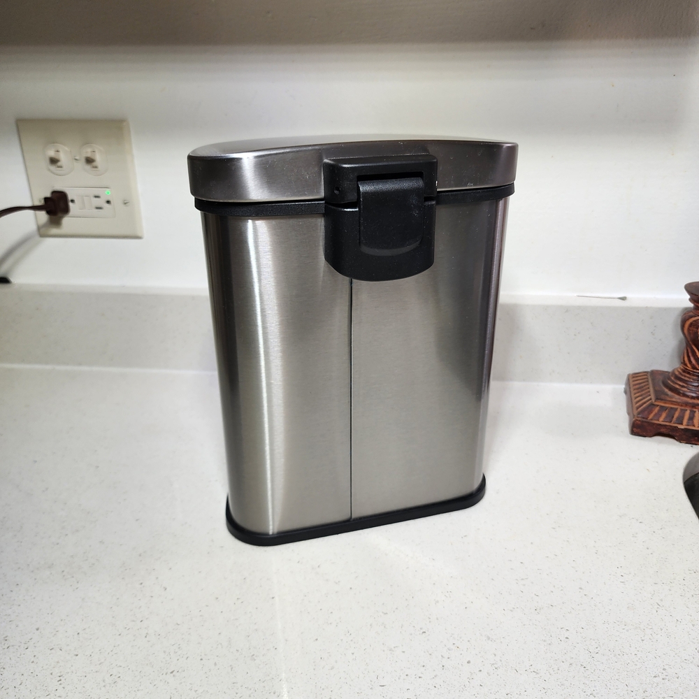 Stainless Steel Trash Can with Pedal. Receptable With Lid. New No Tags - Picture 2 of 13